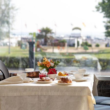 Hotel Mondial Rimini Eksteriør bilde