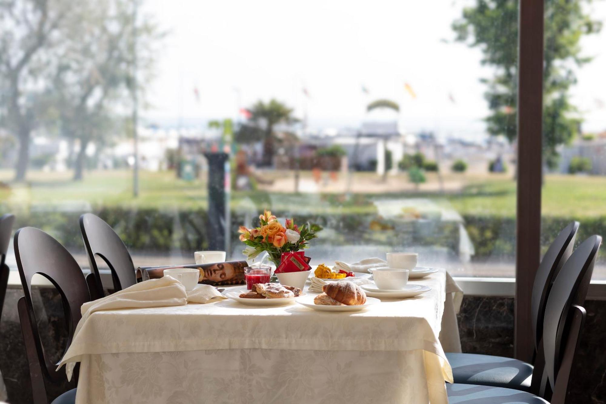Hotel Mondial Rimini Eksteriør bilde