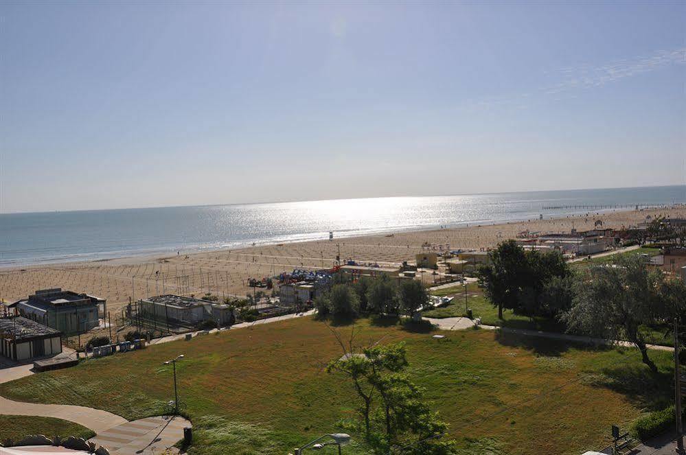 Hotel Mondial Rimini Eksteriør bilde